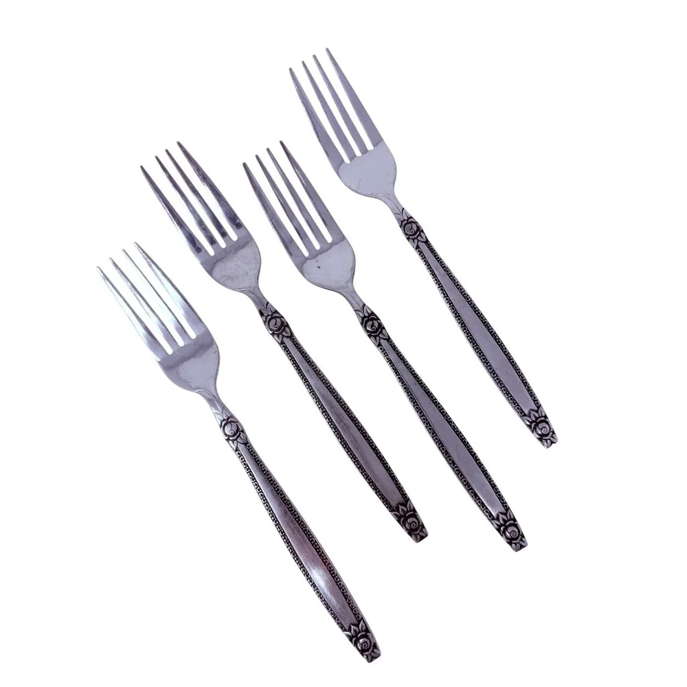 4 Dinner Knives 8 1/2